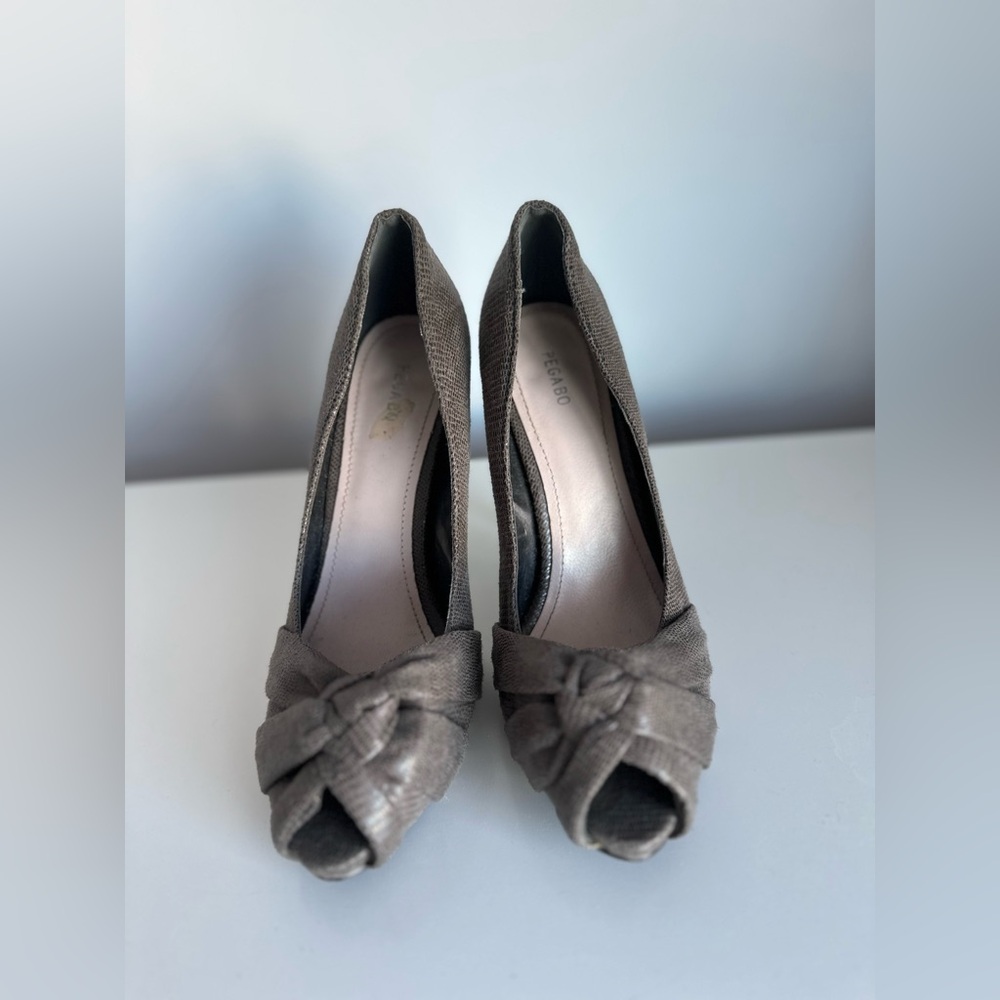 Pegabo Heels - Picture 3 of 8